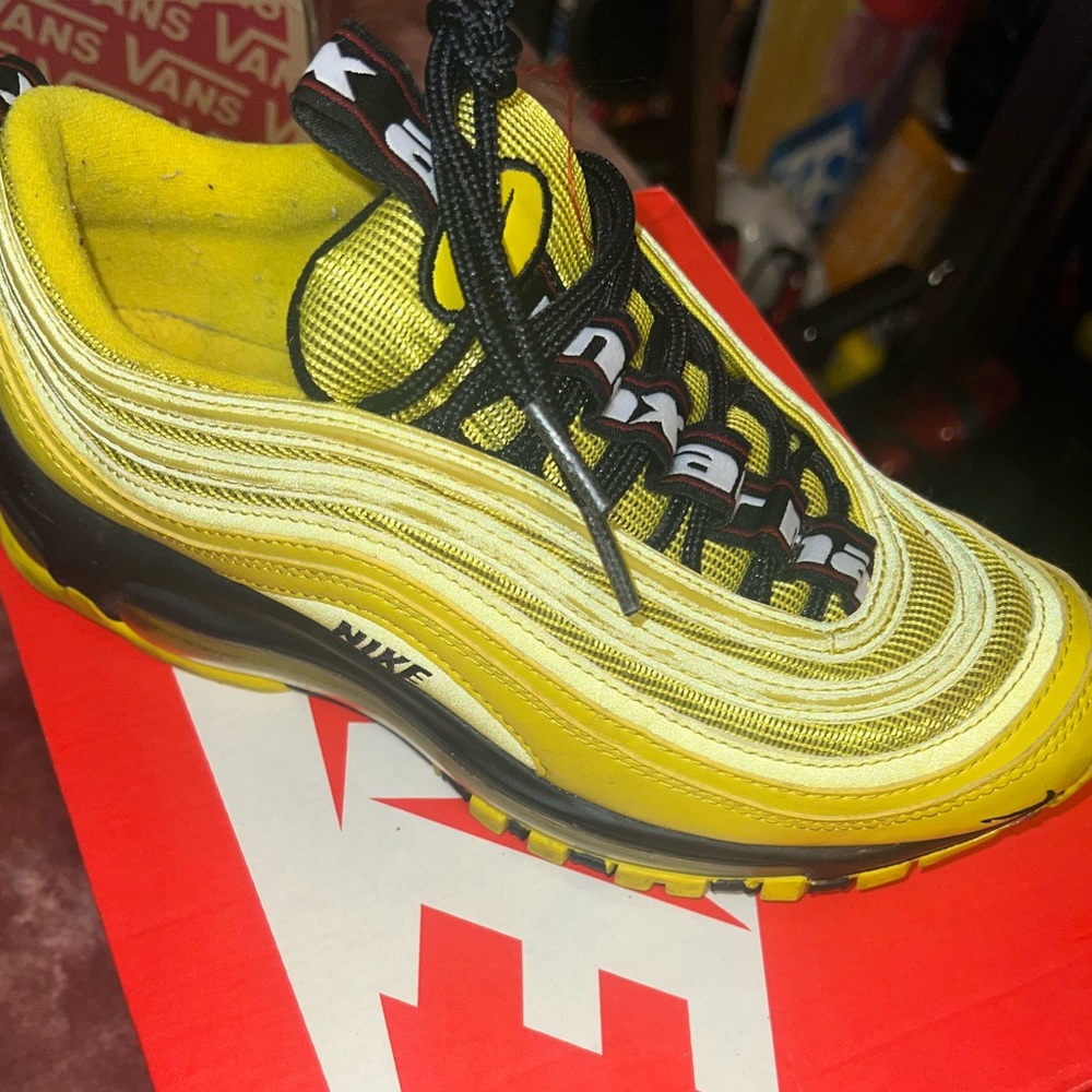 Yellow Nike max 270